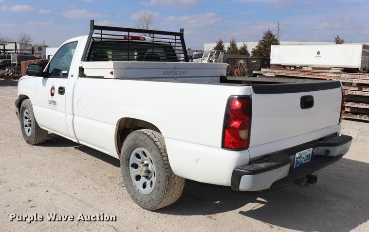 image for item EC9479 2005 Chevrolet Silverado 1500 pickup truck