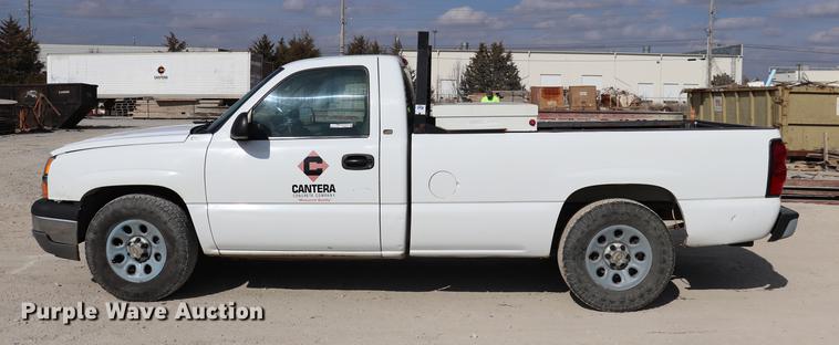 image for item EC9479 2005 Chevrolet Silverado 1500 pickup truck
