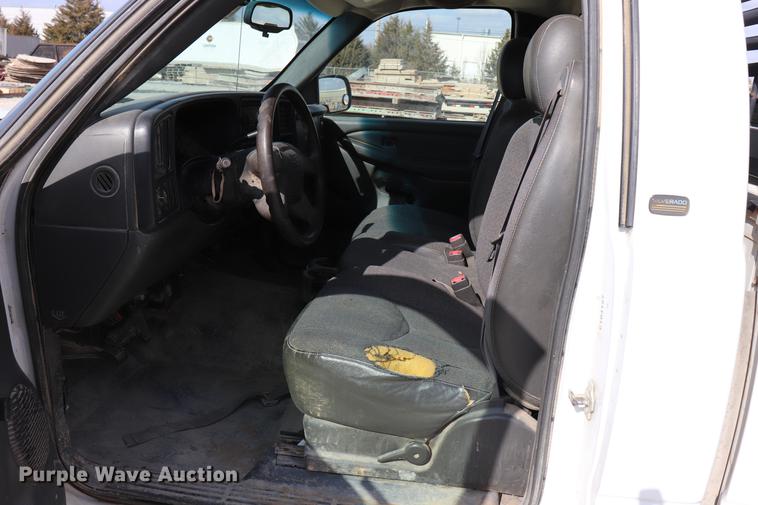 image for item EC9479 2005 Chevrolet Silverado 1500 pickup truck