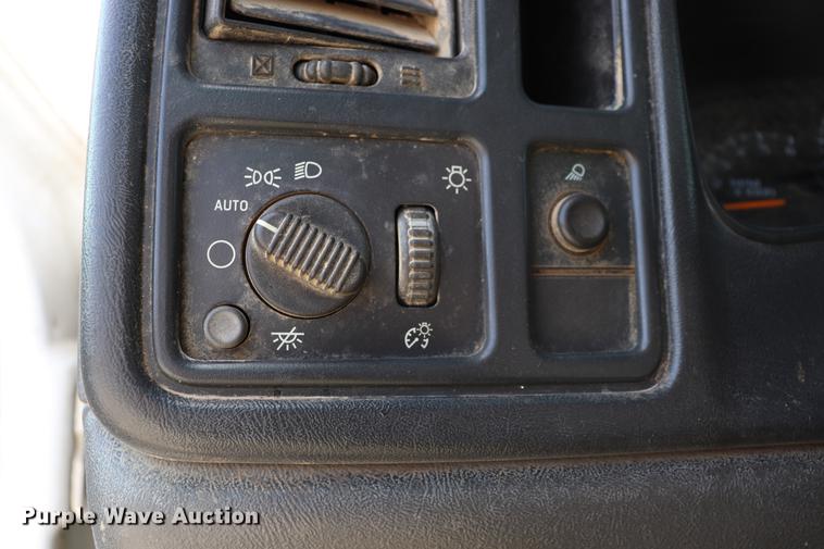 image for item EC9479 2005 Chevrolet Silverado 1500 pickup truck