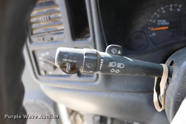 image for item EC9479 2005 Chevrolet Silverado 1500 pickup truck