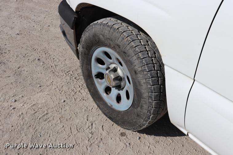 image for item EC9479 2005 Chevrolet Silverado 1500 pickup truck