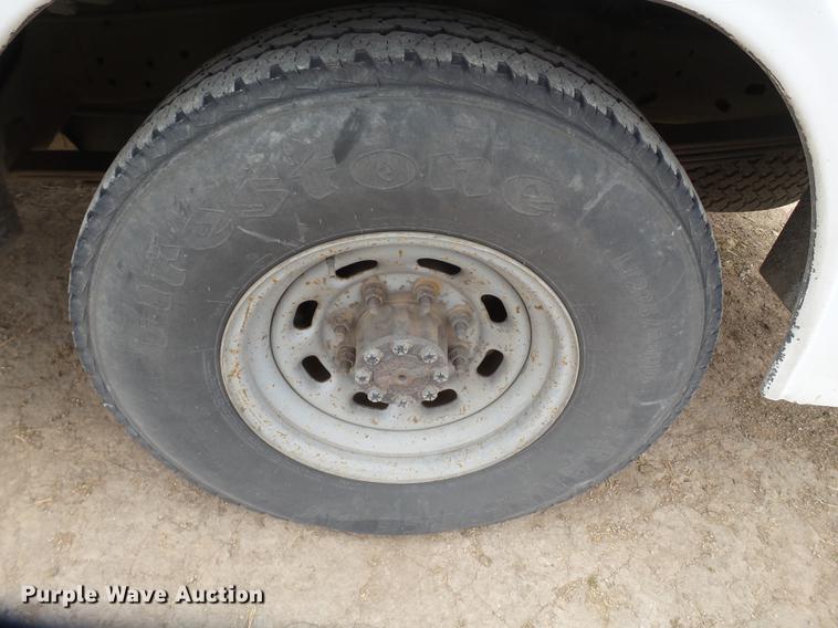 image for item EI9531 2000 Ford F250 Super Duty utility bed pickup truck