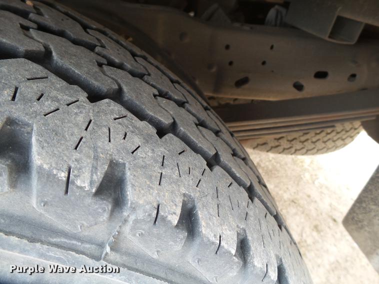 image for item EI9531 2000 Ford F250 Super Duty utility bed pickup truck