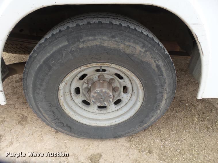 image for item EI9531 2000 Ford F250 Super Duty utility bed pickup truck