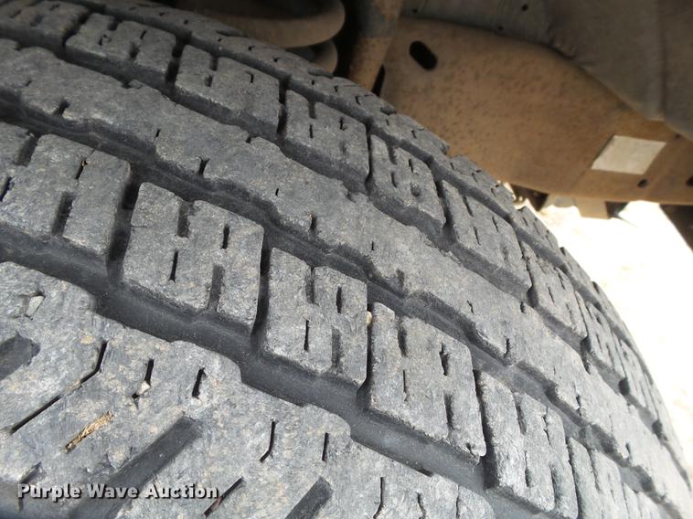 image for item EI9531 2000 Ford F250 Super Duty utility bed pickup truck