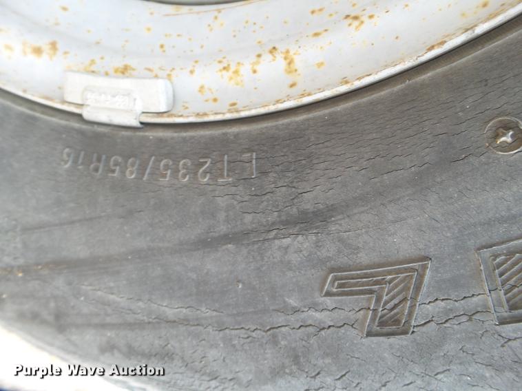 image for item EI9531 2000 Ford F250 Super Duty utility bed pickup truck