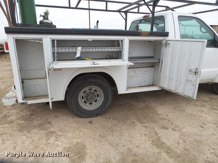 image for item EI9531 2000 Ford F250 Super Duty utility bed pickup truck