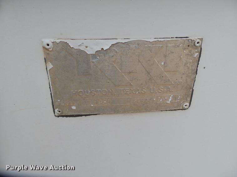 image for item EI9531 2000 Ford F250 Super Duty utility bed pickup truck