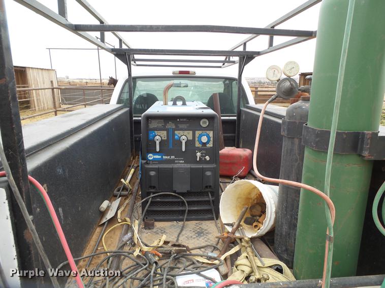 image for item EI9531 2000 Ford F250 Super Duty utility bed pickup truck