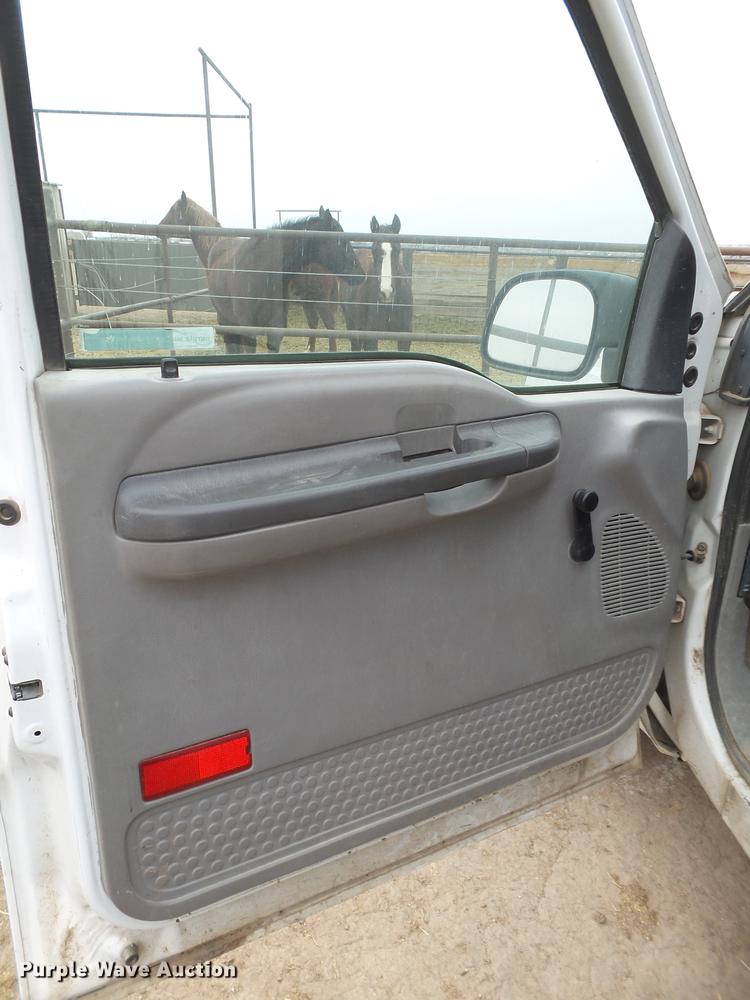 image for item EI9531 2000 Ford F250 Super Duty utility bed pickup truck