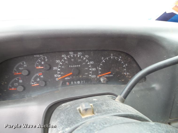 image for item EI9531 2000 Ford F250 Super Duty utility bed pickup truck