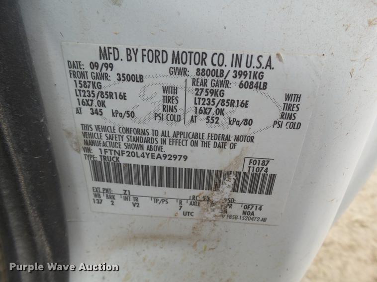 image for item EI9531 2000 Ford F250 Super Duty utility bed pickup truck