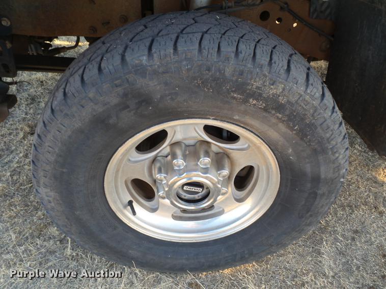 image for item EI9541 2004 Ford F250 Super Duty SuperCab bale bed pickup truck