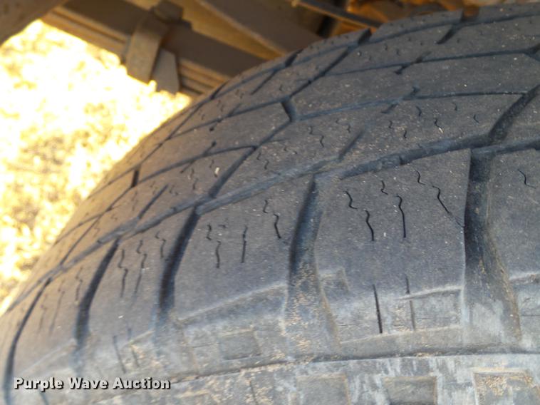 image for item EI9541 2004 Ford F250 Super Duty SuperCab bale bed pickup truck