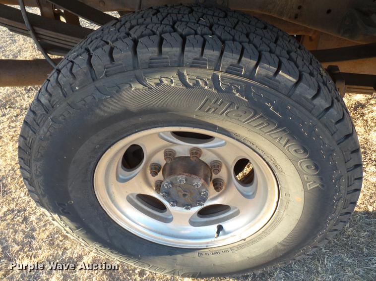 image for item EI9541 2004 Ford F250 Super Duty SuperCab bale bed pickup truck