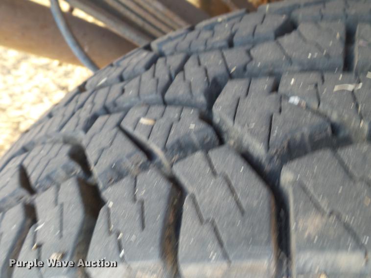 image for item EI9541 2004 Ford F250 Super Duty SuperCab bale bed pickup truck