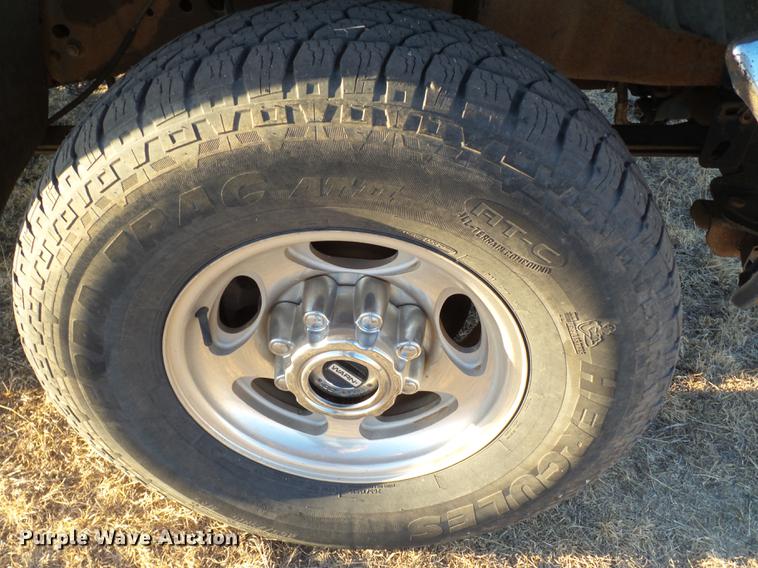 image for item EI9541 2004 Ford F250 Super Duty SuperCab bale bed pickup truck