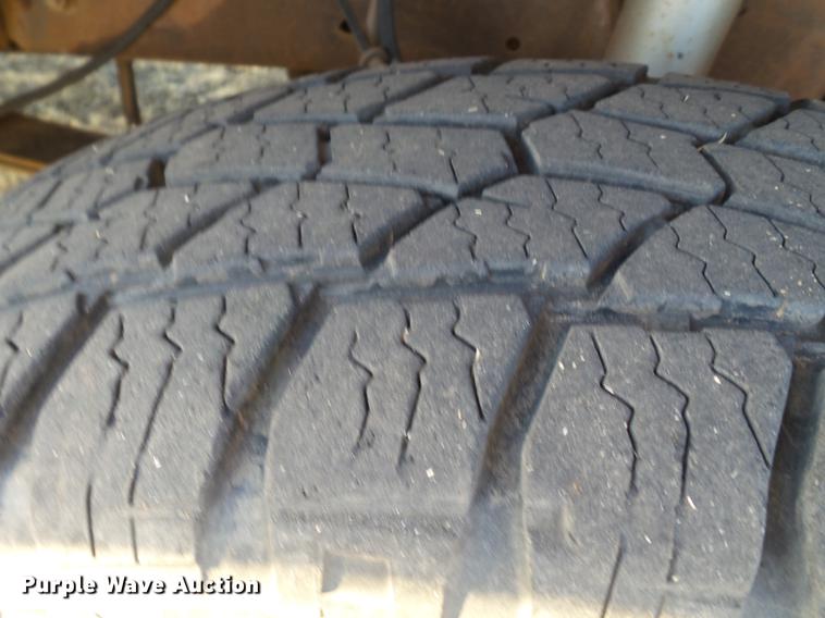 image for item EI9541 2004 Ford F250 Super Duty SuperCab bale bed pickup truck