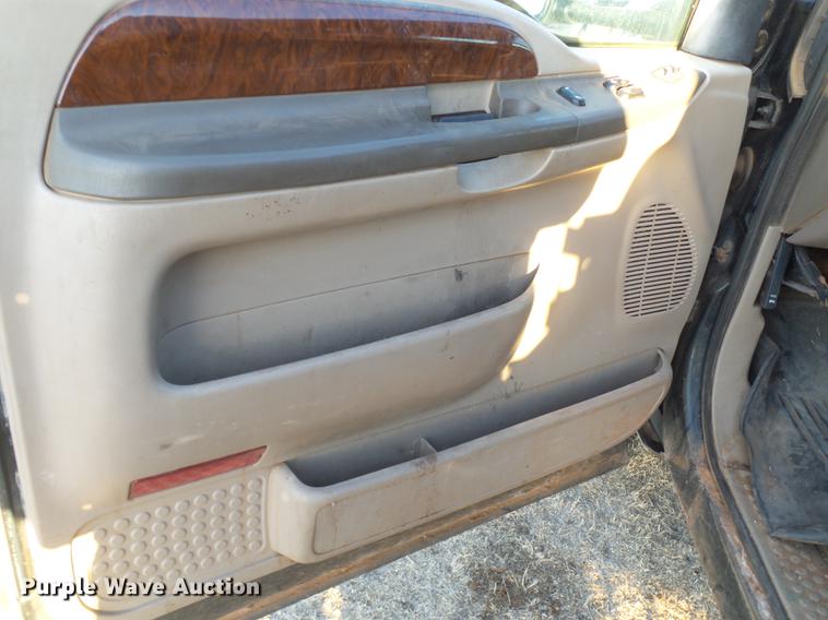 image for item EI9541 2004 Ford F250 Super Duty SuperCab bale bed pickup truck