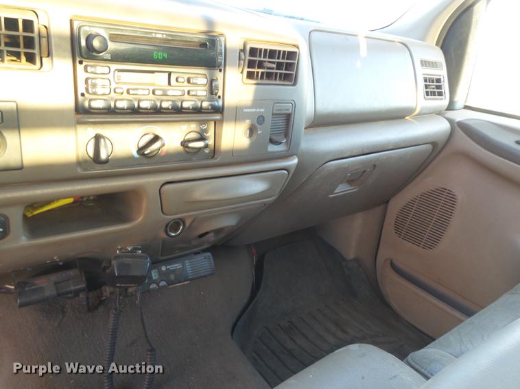 image for item EI9541 2004 Ford F250 Super Duty SuperCab bale bed pickup truck