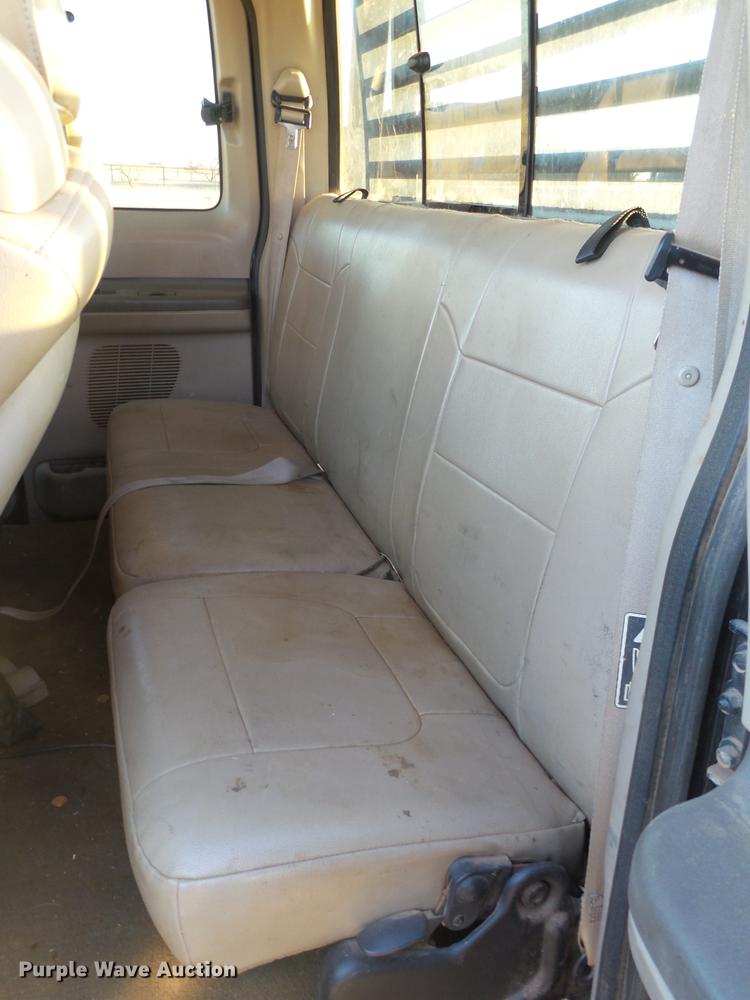 image for item EI9541 2004 Ford F250 Super Duty SuperCab bale bed pickup truck