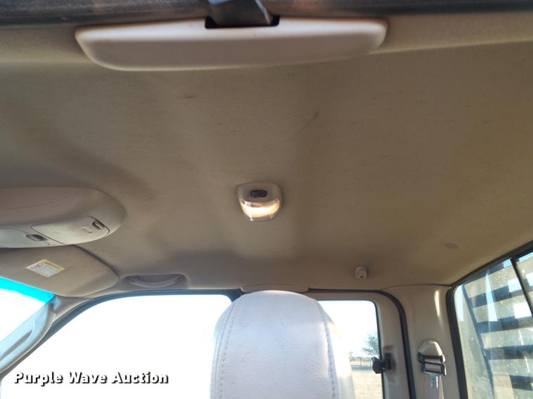 image for item EI9541 2004 Ford F250 Super Duty SuperCab bale bed pickup truck