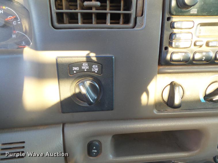 image for item EI9541 2004 Ford F250 Super Duty SuperCab bale bed pickup truck