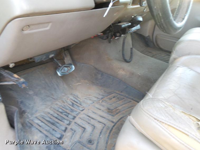 image for item EI9541 2004 Ford F250 Super Duty SuperCab bale bed pickup truck