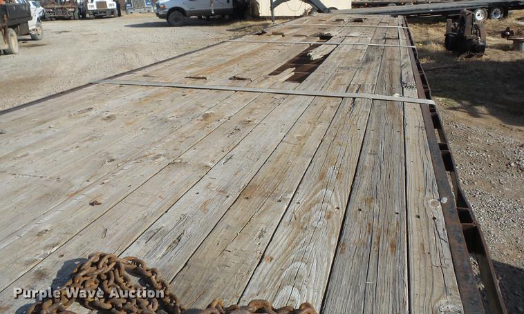 image for item EI9763 2003 Starlite 40TDGN flatbed trailer