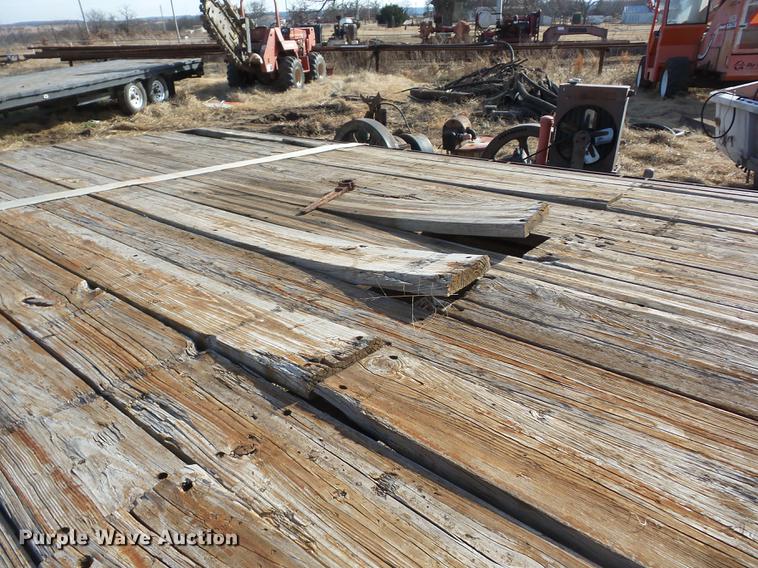 image for item EI9763 2003 Starlite 40TDGN flatbed trailer