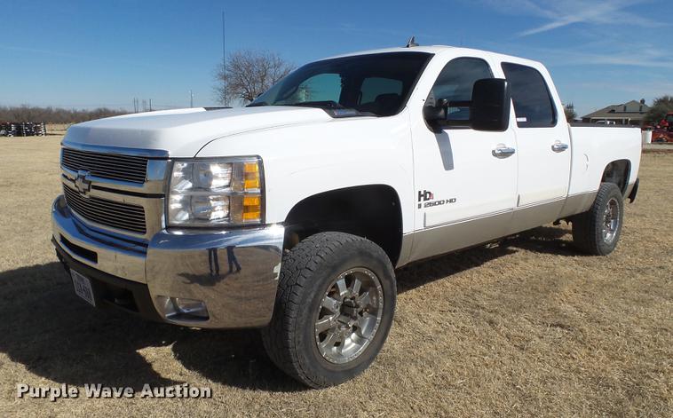 image for item EN9510 2007 Chevrolet Silverado 2500HD Crew Cab pickup truck