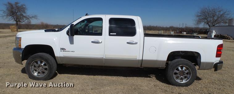 image for item EN9510 2007 Chevrolet Silverado 2500HD Crew Cab pickup truck