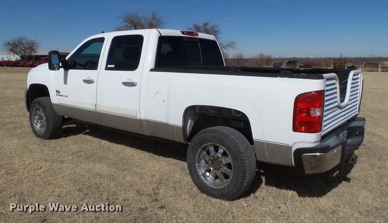 image for item EN9510 2007 Chevrolet Silverado 2500HD Crew Cab pickup truck