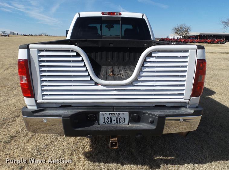 image for item EN9510 2007 Chevrolet Silverado 2500HD Crew Cab pickup truck