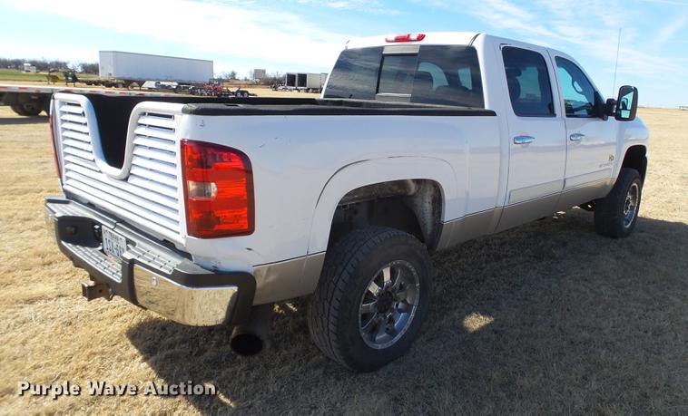 image for item EN9510 2007 Chevrolet Silverado 2500HD Crew Cab pickup truck