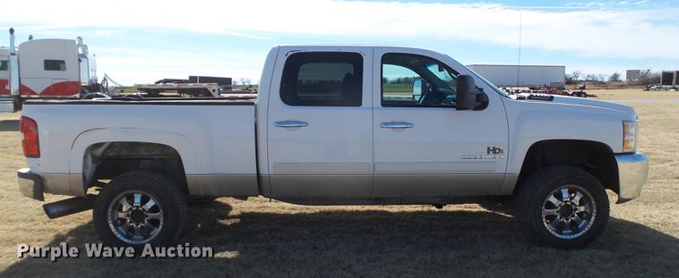 image for item EN9510 2007 Chevrolet Silverado 2500HD Crew Cab pickup truck