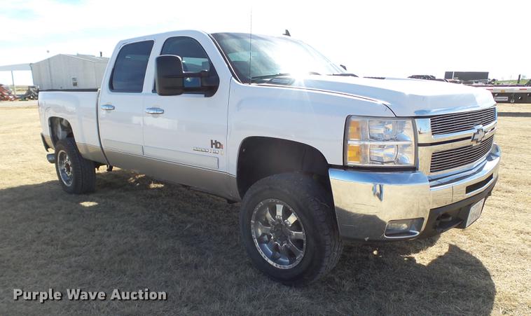 image for item EN9510 2007 Chevrolet Silverado 2500HD Crew Cab pickup truck
