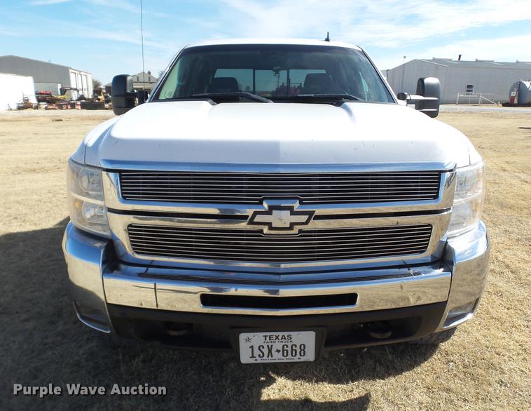 image for item EN9510 2007 Chevrolet Silverado 2500HD Crew Cab pickup truck