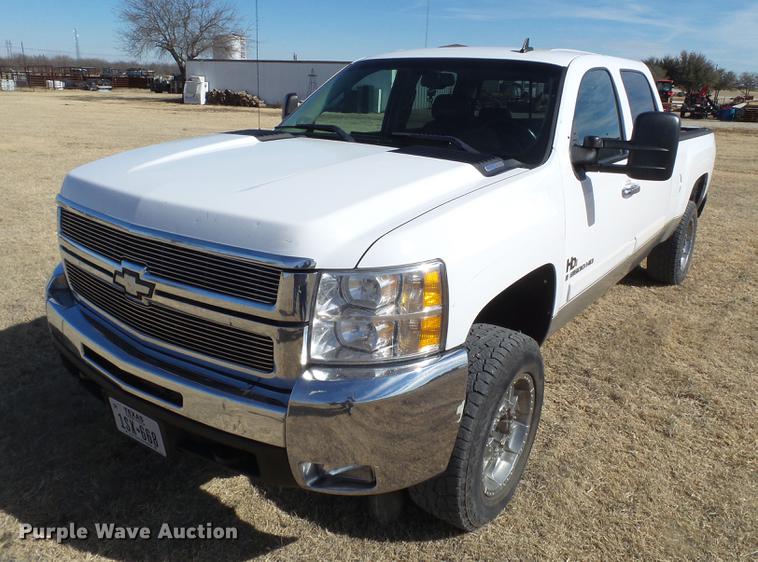 image for item EN9510 2007 Chevrolet Silverado 2500HD Crew Cab pickup truck