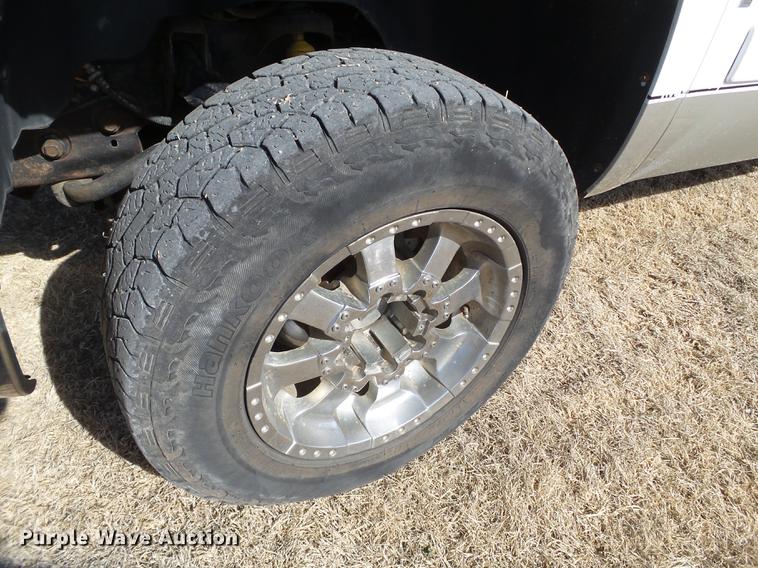 image for item EN9510 2007 Chevrolet Silverado 2500HD Crew Cab pickup truck