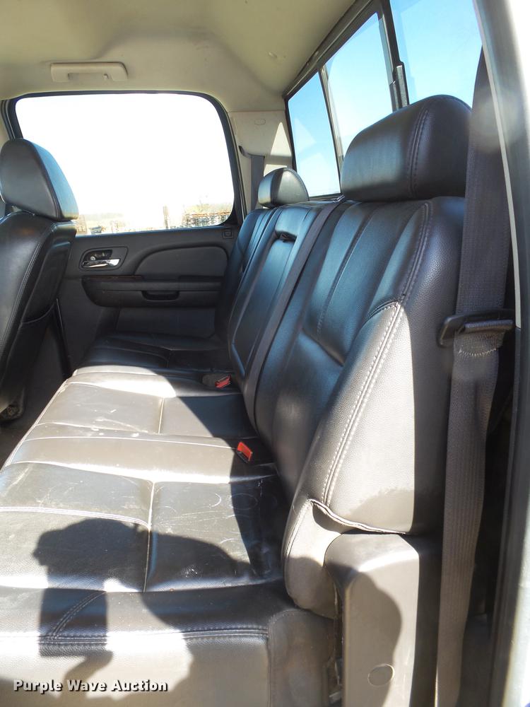 image for item EN9510 2007 Chevrolet Silverado 2500HD Crew Cab pickup truck