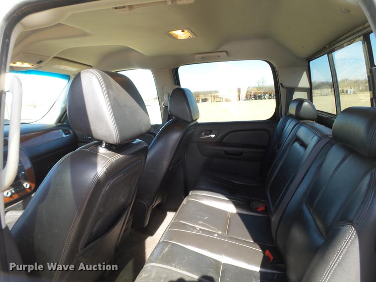 image for item EN9510 2007 Chevrolet Silverado 2500HD Crew Cab pickup truck