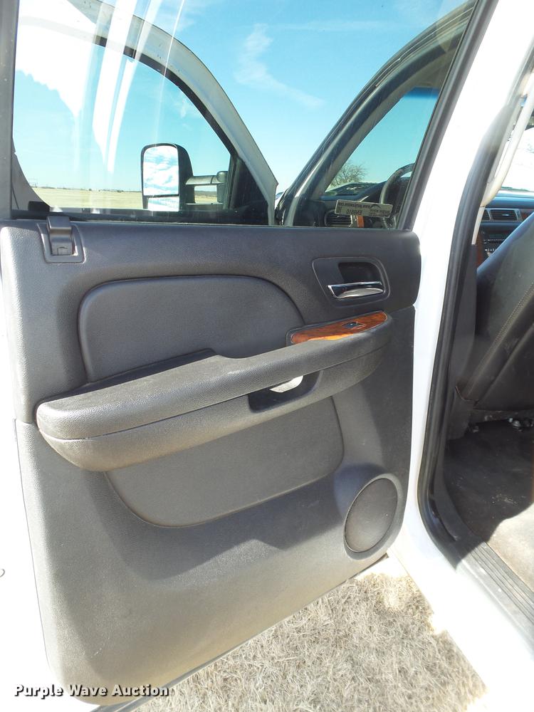 image for item EN9510 2007 Chevrolet Silverado 2500HD Crew Cab pickup truck