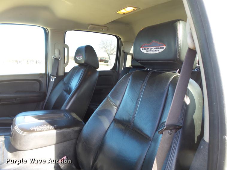 image for item EN9510 2007 Chevrolet Silverado 2500HD Crew Cab pickup truck