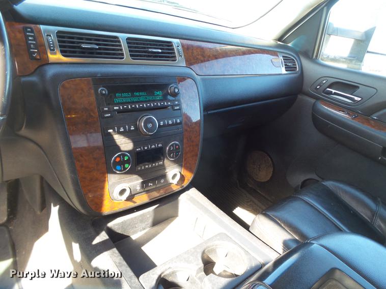 image for item EN9510 2007 Chevrolet Silverado 2500HD Crew Cab pickup truck