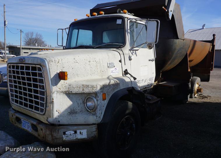 image for item DB0379 1986 Ford 9000 dump truck