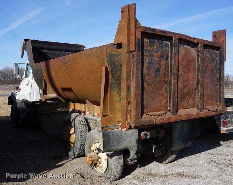 image for item DB0379 1986 Ford 9000 dump truck