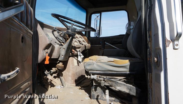 image for item DB0379 1986 Ford 9000 dump truck