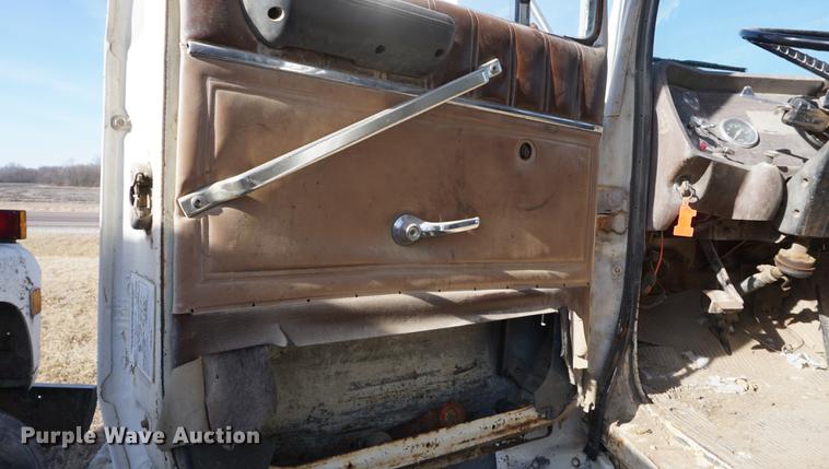 image for item DB0379 1986 Ford 9000 dump truck